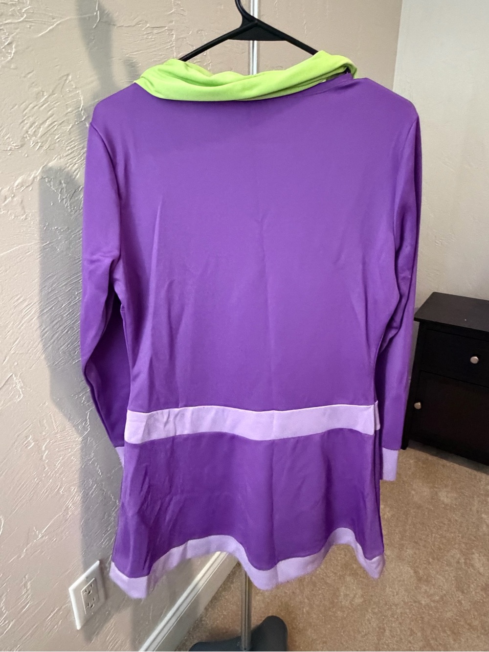 Spirit Daphne Blake Purple Costume with Green Scarf - Picture 5 of 7